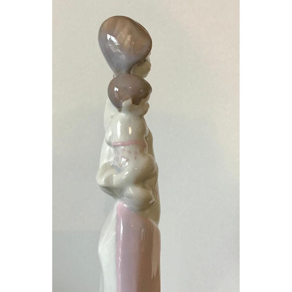 Nao by Lladro Porcelain Figurine Mother & Child with Basket Pink White 9.5" Read - Picture 12 of 14